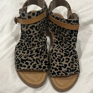 Leopard straps sandals